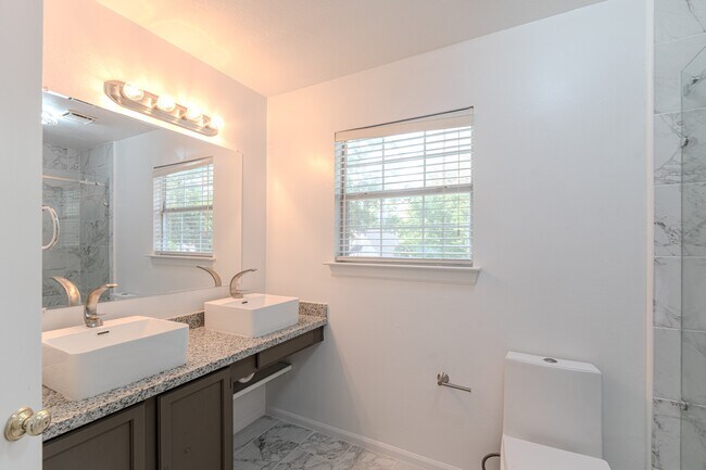 Building Photo - 34 E Trillium Cir