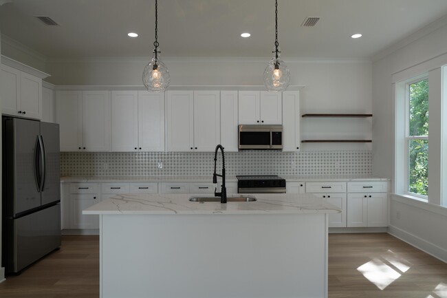 Building Photo - 98 Rearden Wy