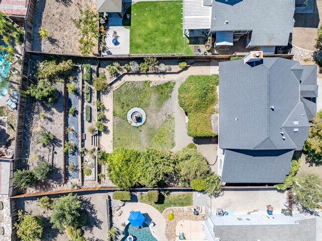 Building Photo - 512 Bluerock Dr