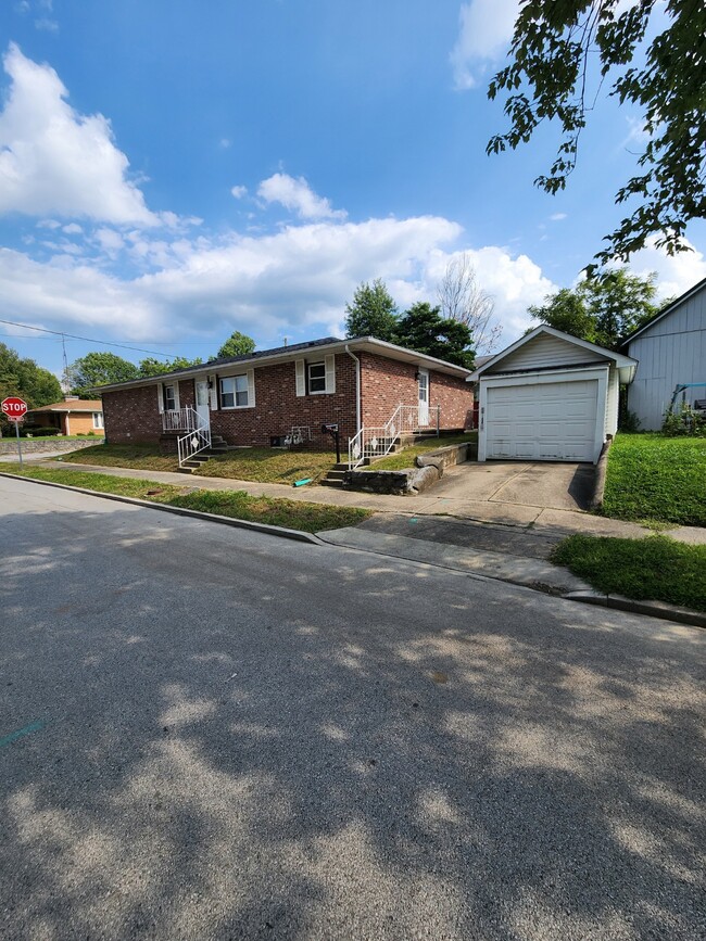 Building Photo - 61 E Park St