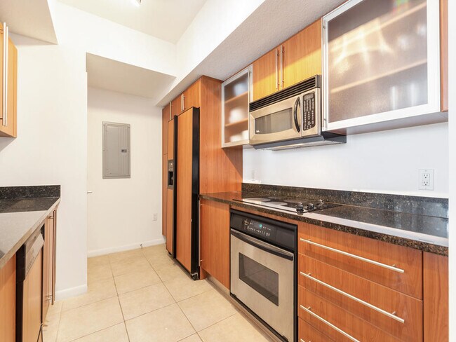 Building Photo - 1551 N Flagler Dr