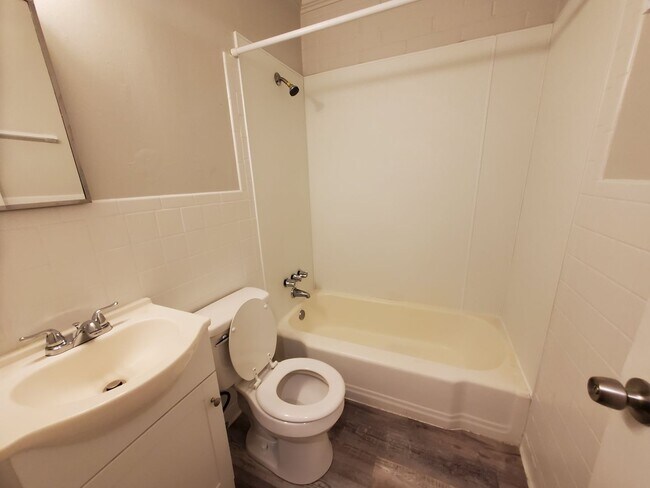 Building Photo - BH-fult1617-A