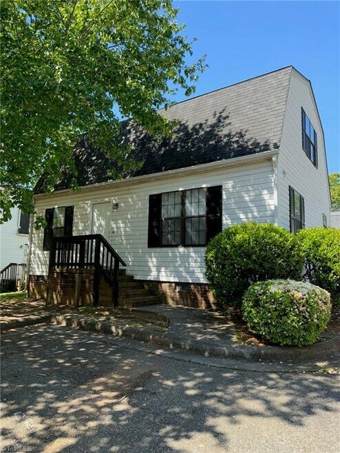 Building Photo - 1024 Fir Pl