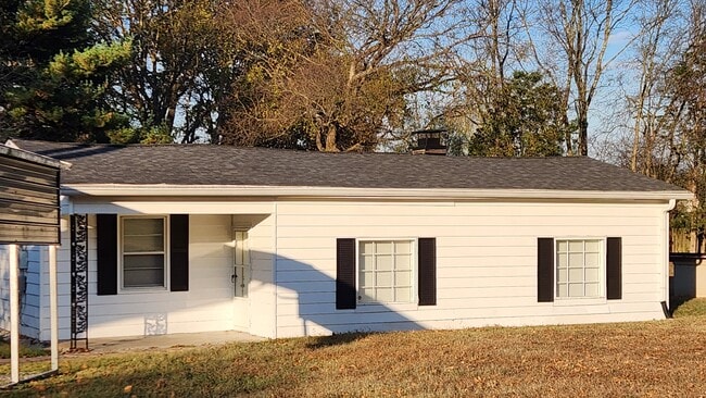 Building Photo - 5930 S New Hope Rd