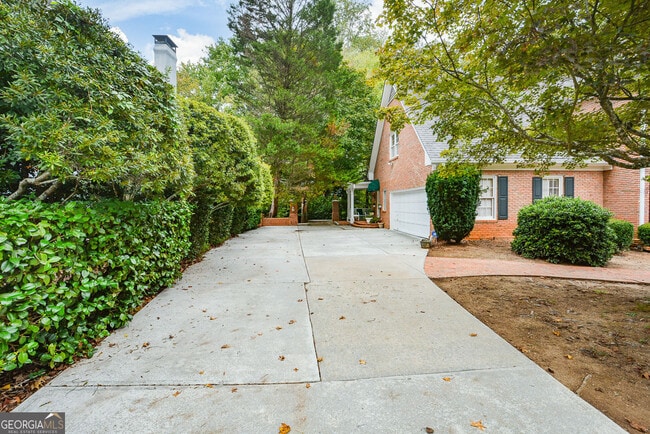 Building Photo - 1640 Lazy River Ln