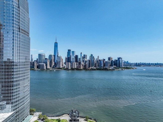 Building Photo - 33 Hudson St