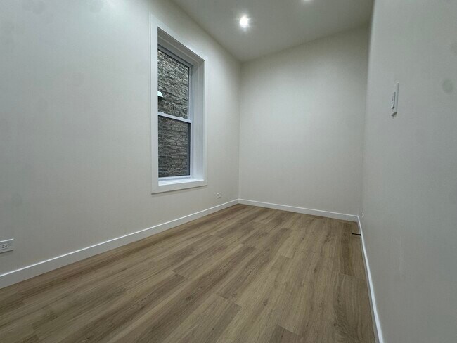 Building Photo - 1721 W Pierce Ave