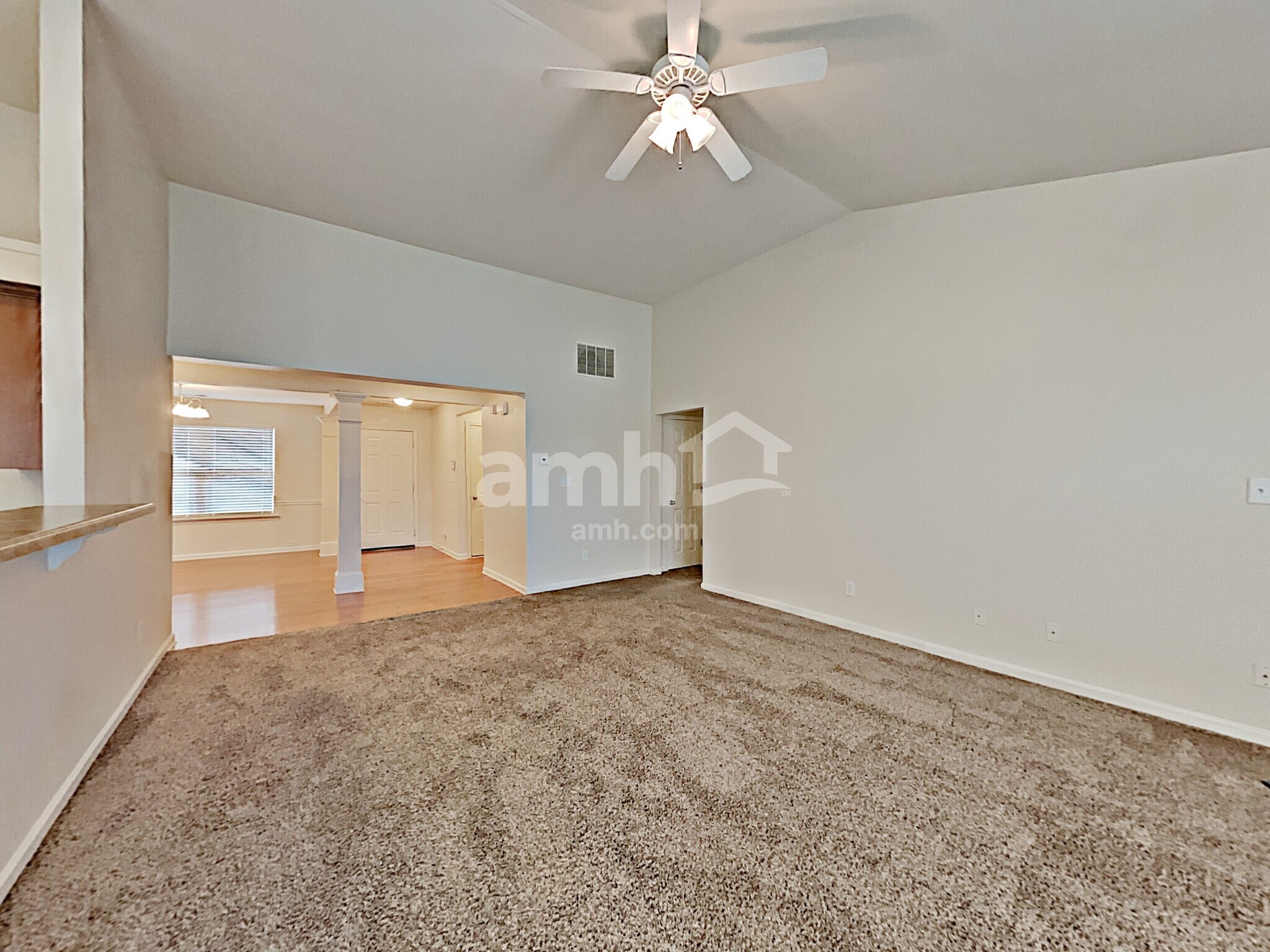 Building Photo - 975 Donington Cir