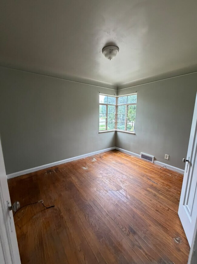 Building Photo - 17928 Chandler Park Dr