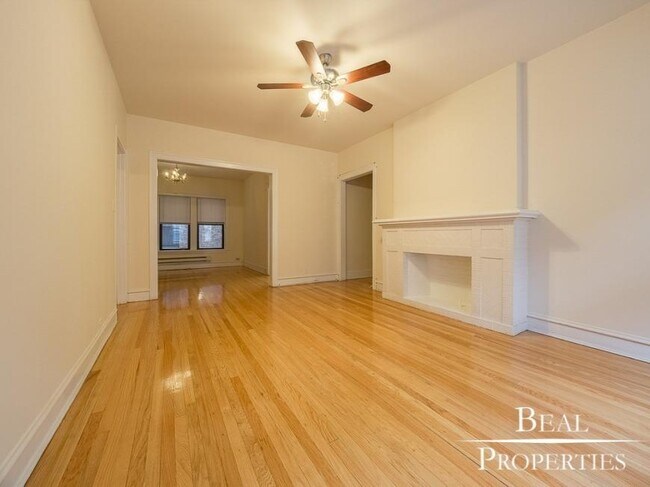 Building Photo - 2 bedroom in EVANSTON IL 60202