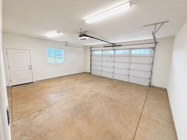 Building Photo - 3BR Home w/ 2-Car Garage, Tall ceilings & Upgraded Chef's Kitchen