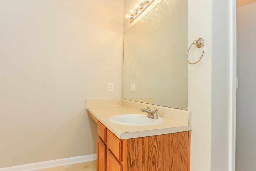 Building Photo - 5442 Beaver Lake Dr SW