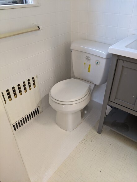 Building Photo - 639 Oakdene Ave