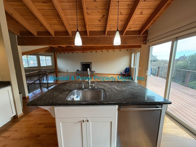Building Photo - Spacious and Bright 3BR 2BA Seacliff Home - Close to the Beach!