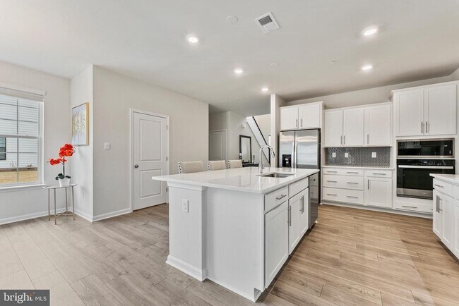 Building Photo - 493 Ensemble Wy