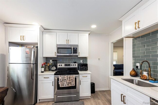 Building Photo - 13754 Knox Ave