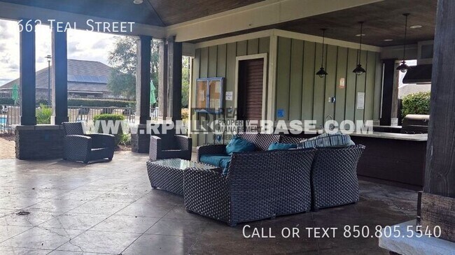 Building Photo - 662 Teal St