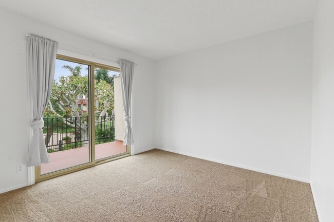 Building Photo - For Rent 3 Bed, 2.5 Bath Condo in Mesa Verde, Costa Mesa $4,195