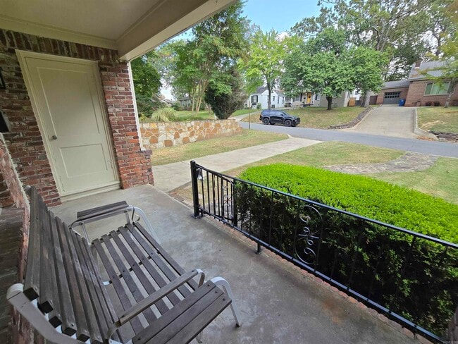 Building Photo - 3117 N Cypress St