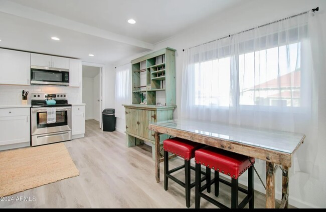 Kitchen/Dining - 263 S Sutherland St