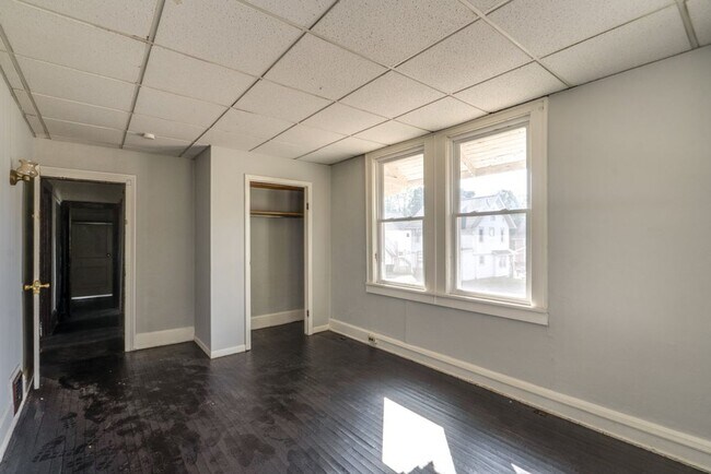 Building Photo - 491 Allyn St