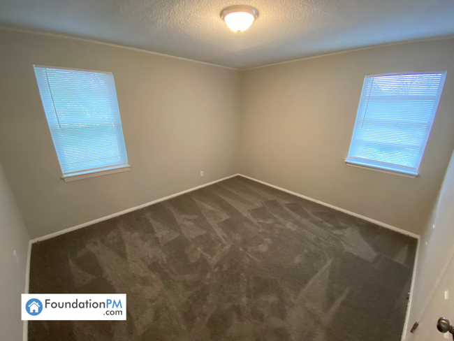 Building Photo - 4621 Cottonwood Rd