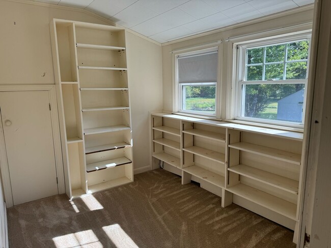 Building Photo - 5 Bedroom 2 Bathroom Home in Idyllic Neighborhood (CURRENTLY UNDER CONTRACT)