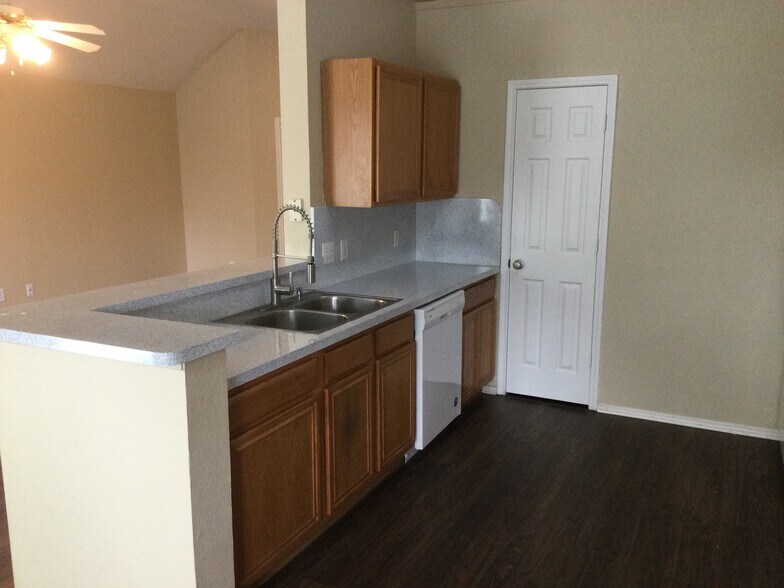 Building Photo - 223 Dartmouth Dr