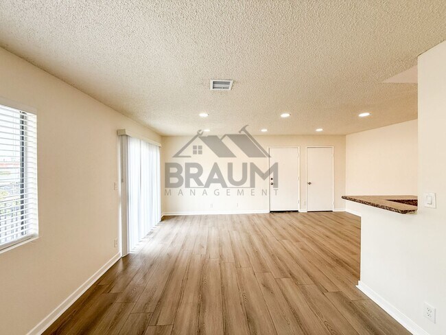 Building Photo - 14801 Delano St