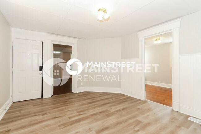 Building Photo - 5 Bedroom Pet-Friendly Home in Louisville,...