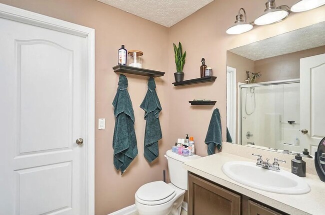 Building Photo - Price drop until June 30th! 3 bedroom 2.5 ...