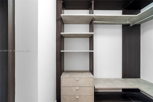 Building Photo - 801 S Miami Ave