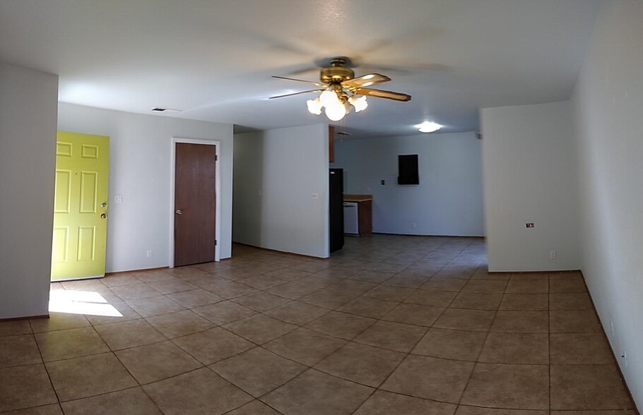 Building Photo - 615 Oriole Ave