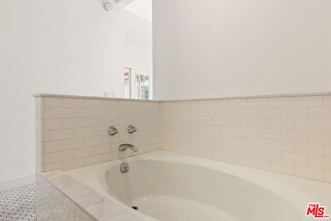 Building Photo - 4608 Glencoe Ave