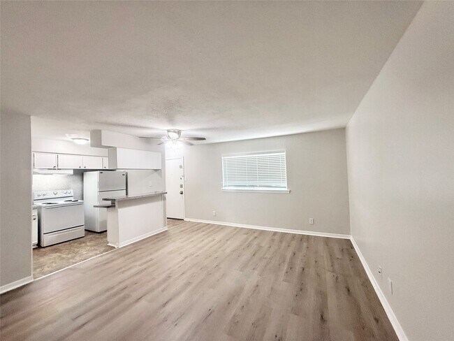 Building Photo - 201 S Kaysie St