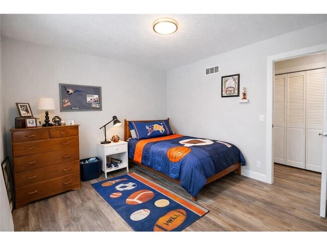 Building Photo - 1042 E Circle Dr