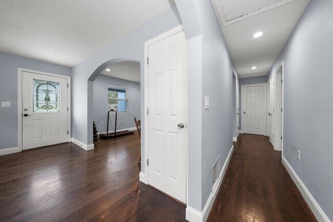 Building Photo - 908 S Palm Dr SW