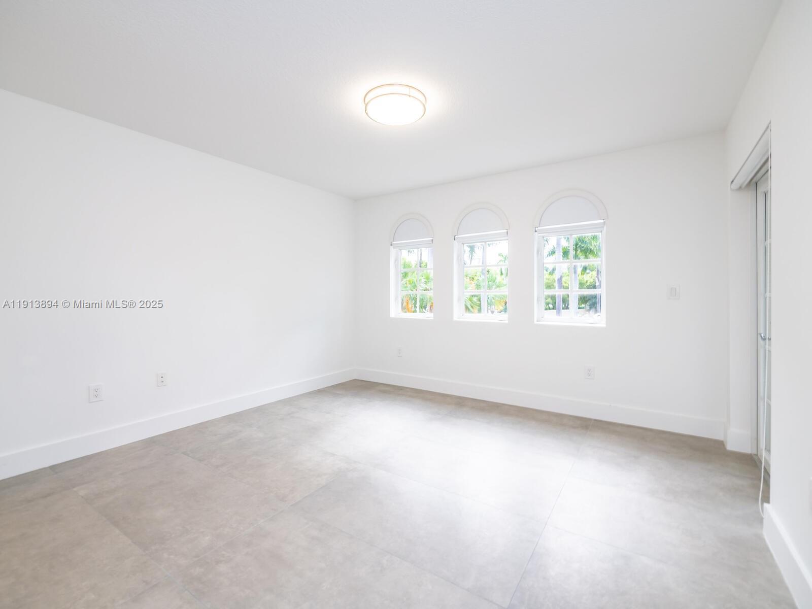 Building Photo - 20729 NE 32nd Ave