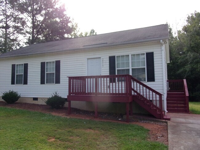 Primary Photo - 3 Bedroom 1 Bath Home Recently Updated