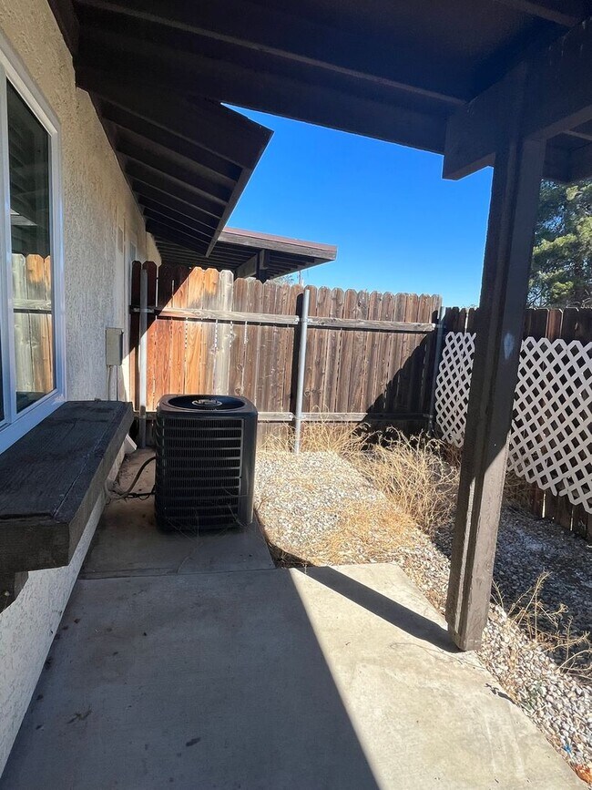 Building Photo - 784