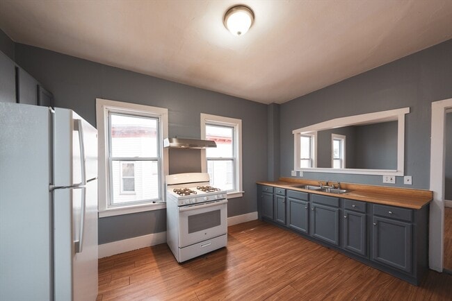 Building Photo - 130 Shurtleff St