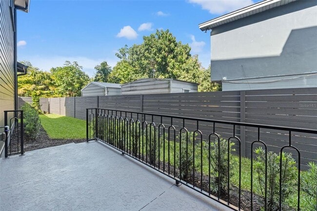 Building Photo - 807 W Park Ave