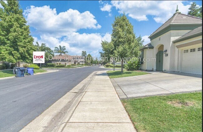 Building Photo - 4 br, 3.5 bath House - 390 Lanfranco Circle