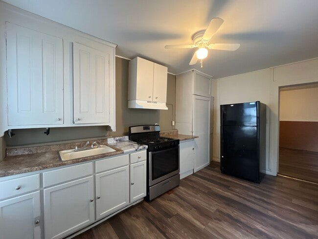 Building Photo - Spacious 3-bedroom home available for rent in Allentown available immediately