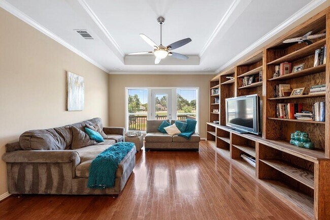 Building Photo - 1207 Lakeway Dr