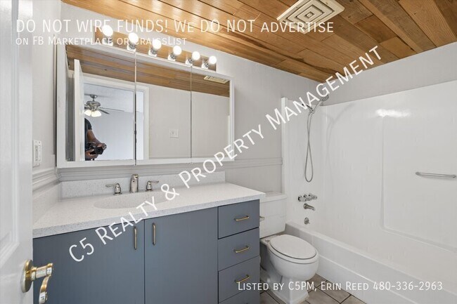Building Photo - 1418 W 7th Pl