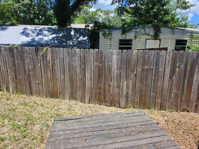Yard - 25 6th St