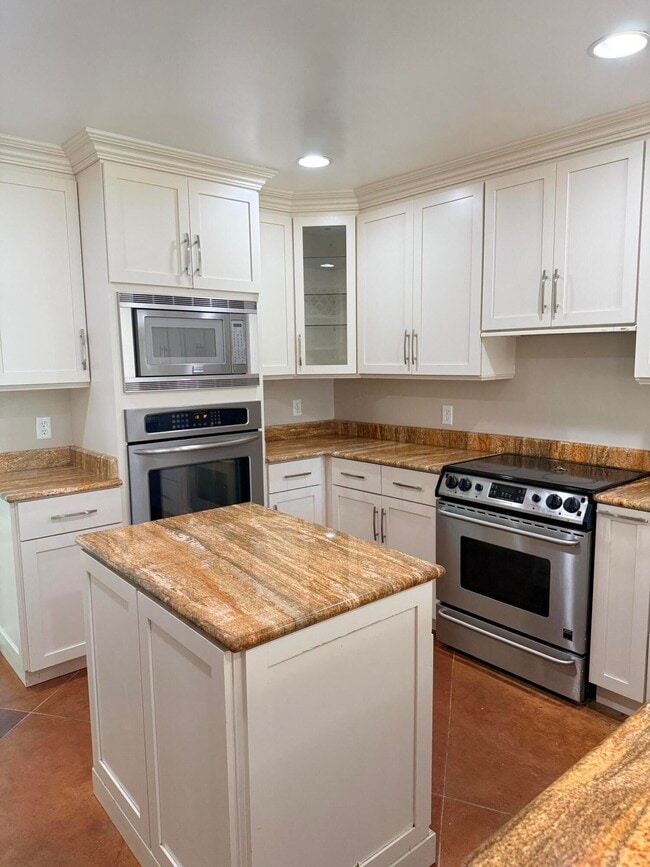 Building Photo - 255 Ridge Lake Rd