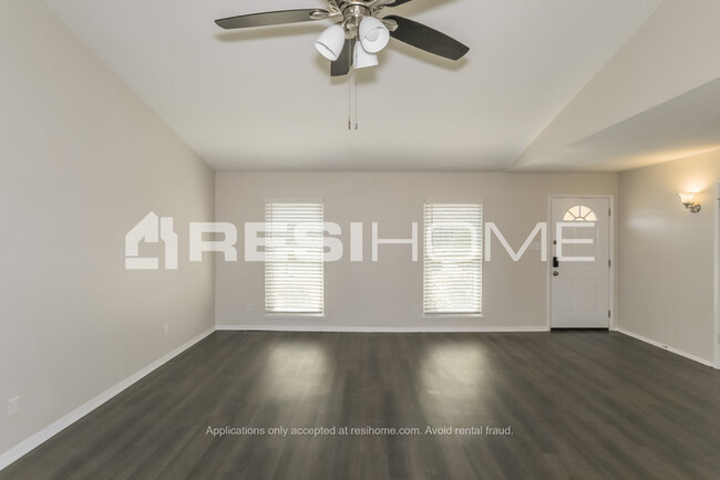 Building Photo - HOME FOR RENT!