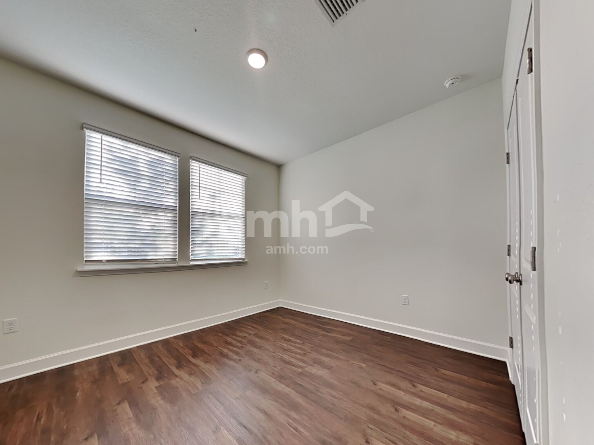 Building Photo - 3791 Lk Blf Lp